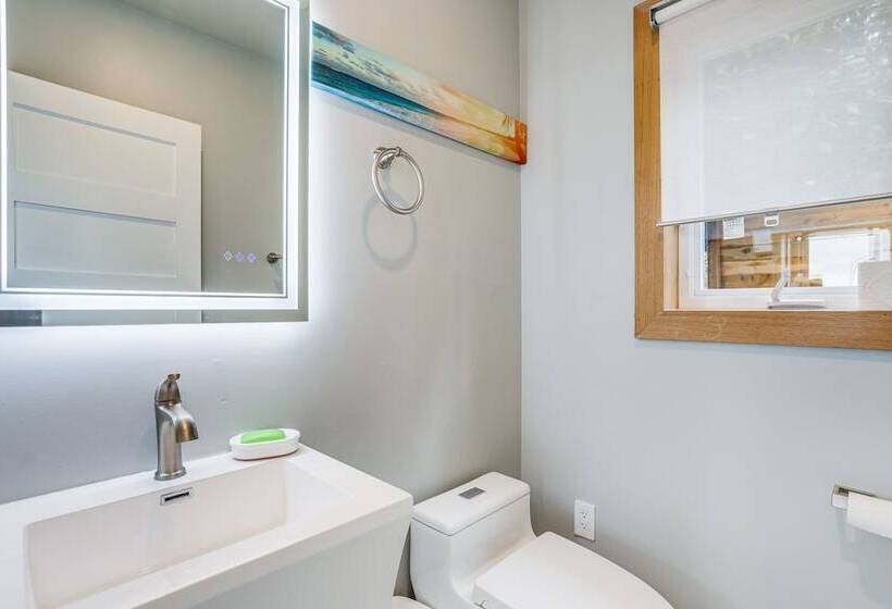 Seattle Sanctuary W/ Sweeping Views, Walk To Beach