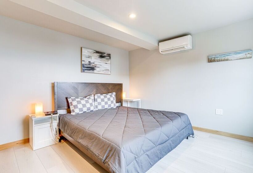 Seattle Sanctuary W/ Sweeping Views, Walk To Beach