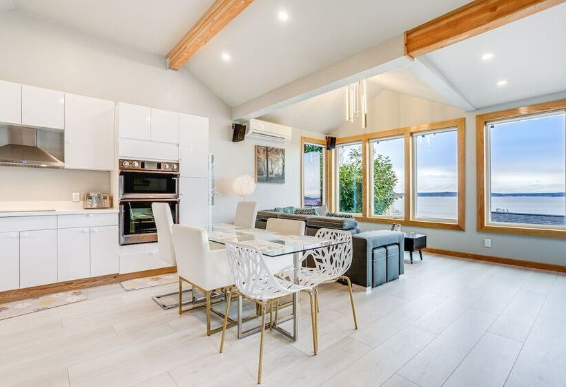 Seattle Sanctuary W/ Sweeping Views, Walk To Beach