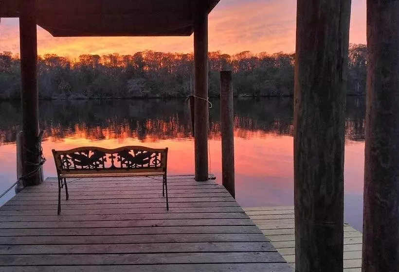 The Otter House On Suwannee River Near Cedar Key