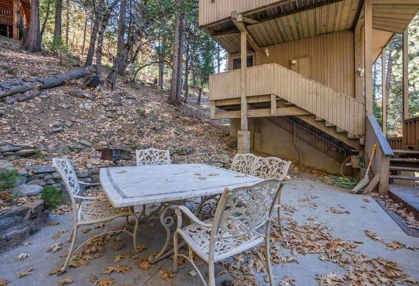 Timber Lodge Yosemite Enveloped In Nature!