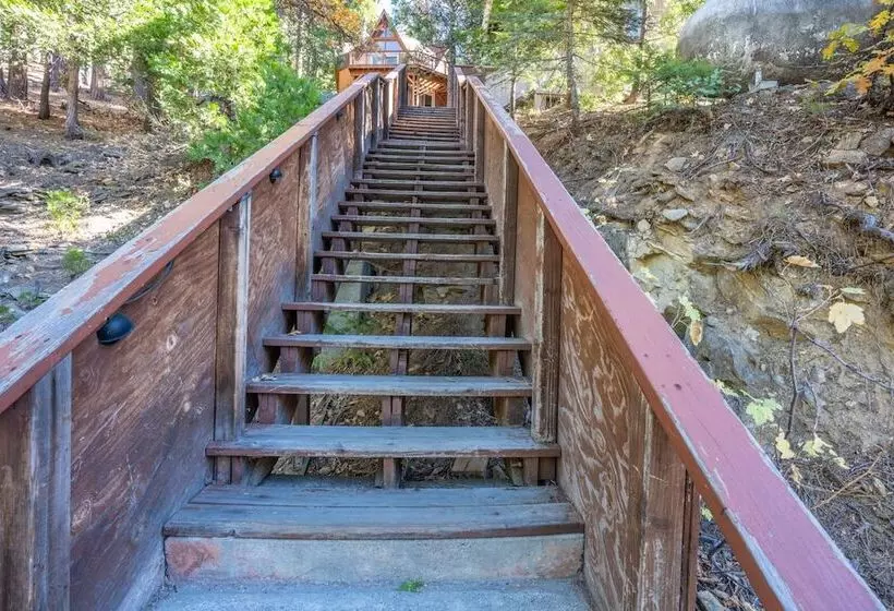 Timber Lodge Yosemite Enveloped In Nature!