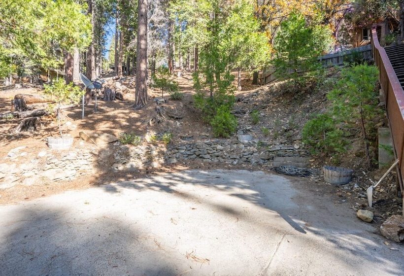 Timber Lodge Yosemite Enveloped In Nature!