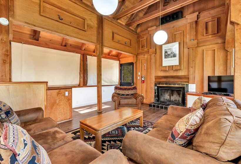 Timber Lodge Yosemite Enveloped In Nature!