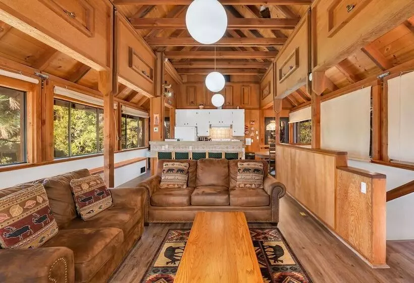 Timber Lodge Yosemite Enveloped In Nature!