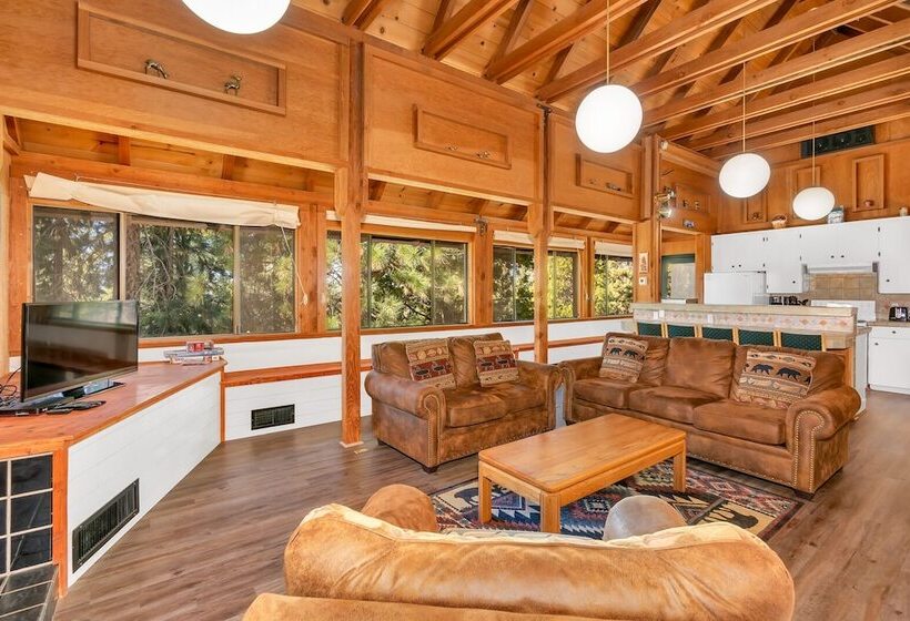 Timber Lodge Yosemite Enveloped In Nature!