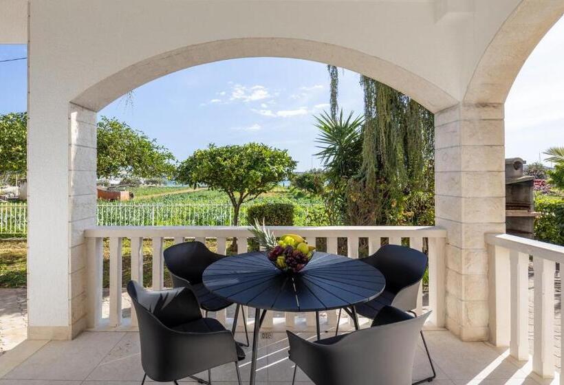 Vipo Seget Apartments