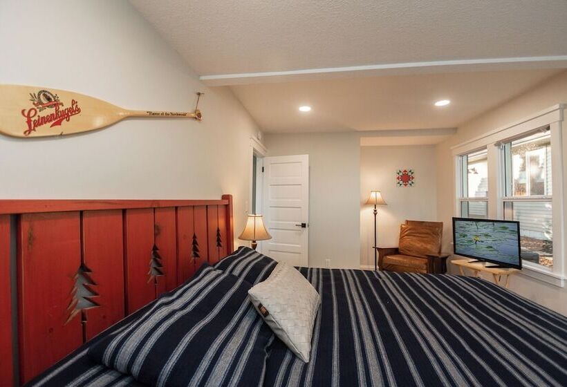 Water S Edge Retreat