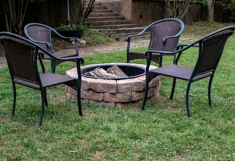 Glampout Resort   Elk River