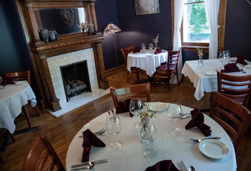 Glampout Resort   Elk River