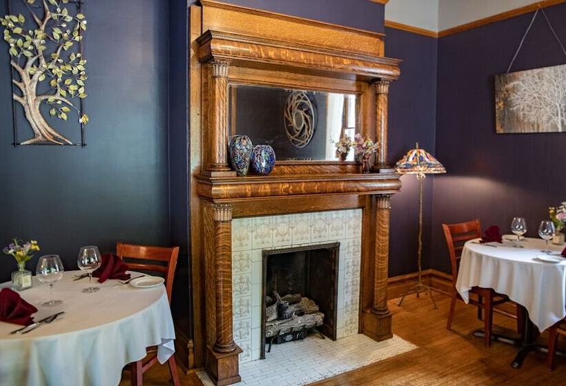 Glampout Resort   Elk River