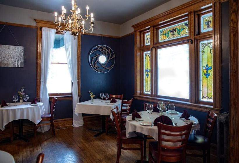 Glampout Resort   Elk River