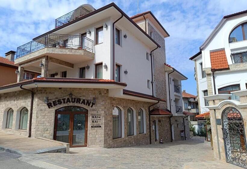Family Hotel Rai