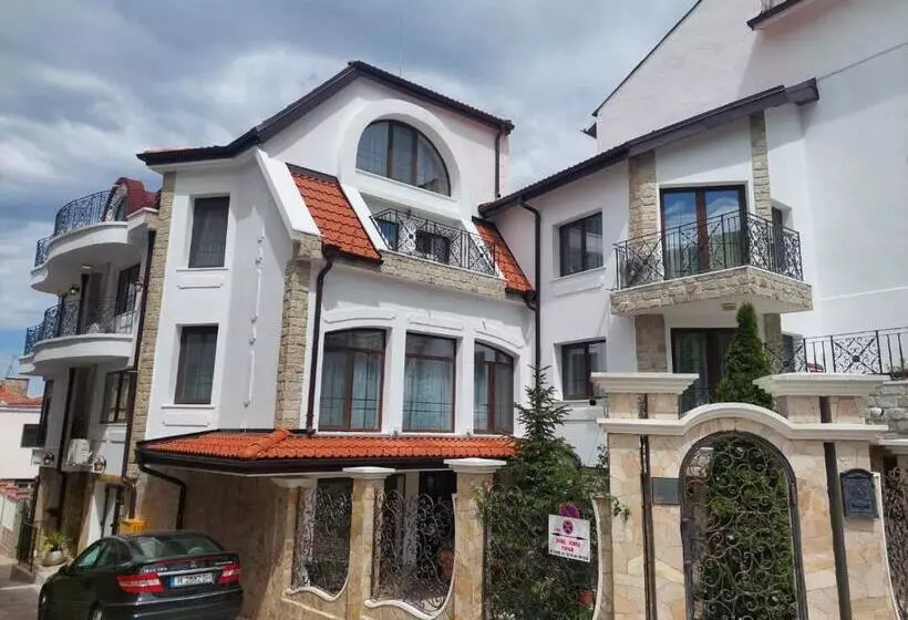 Family Hotel Rai