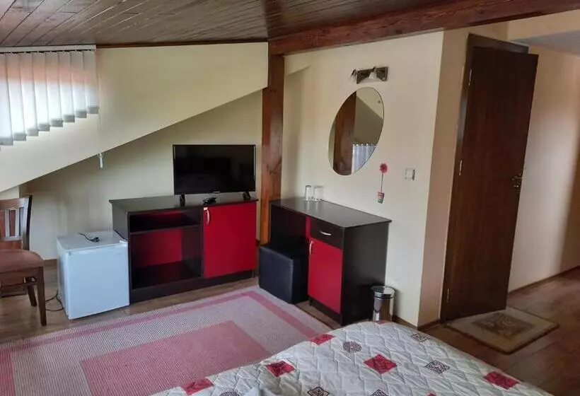 Hotelli Guest House Skabrin