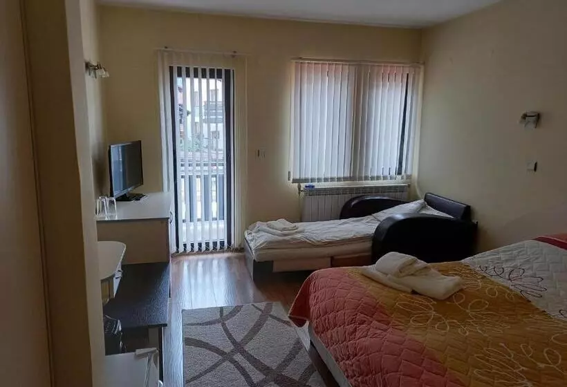 Hotelli Guest House Skabrin