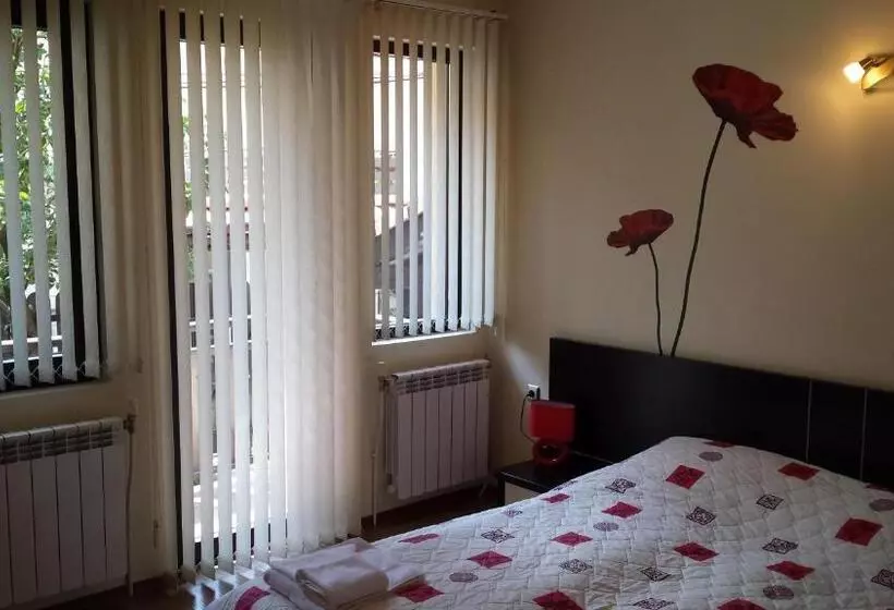 Hotelli Guest House Skabrin