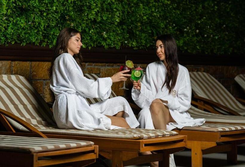 Maxi Park Hotel & Spa