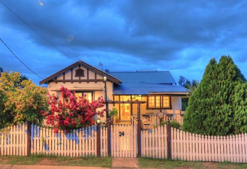 Andavine House   Bed & Breakfast