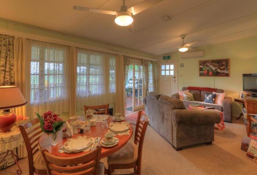 Andavine House   Bed & Breakfast