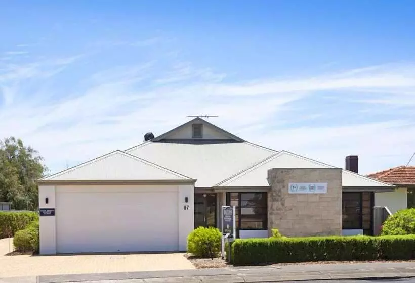 Baudins Of Busselton Bed And Breakfast   Adults Only