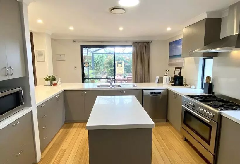 Baudins Of Busselton Bed And Breakfast   Adults Only