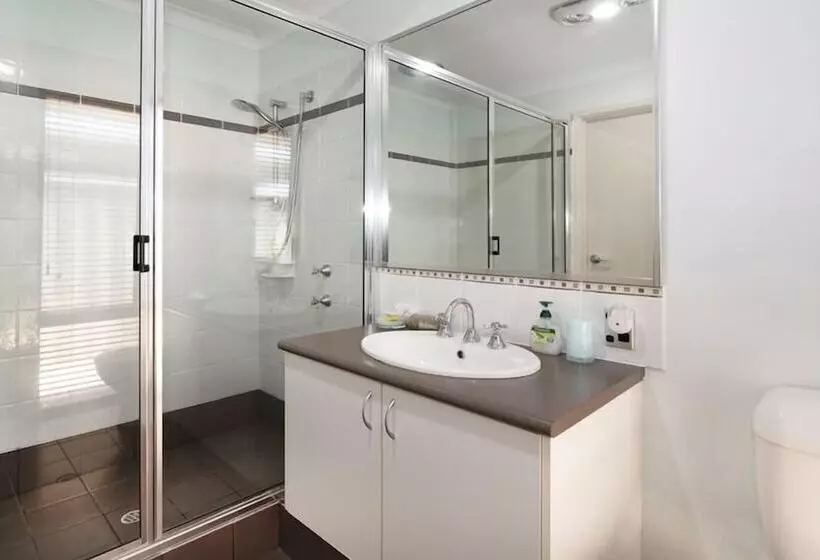 Baudins Of Busselton Bed And Breakfast   Adults Only