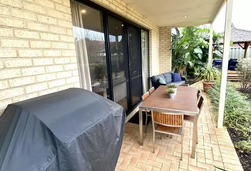 Baudins Of Busselton Bed And Breakfast   Adults Only