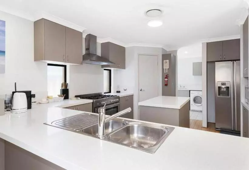 Baudins Of Busselton Bed And Breakfast   Adults Only