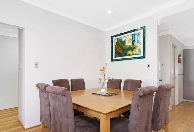 Baudins Of Busselton Bed And Breakfast   Adults Only