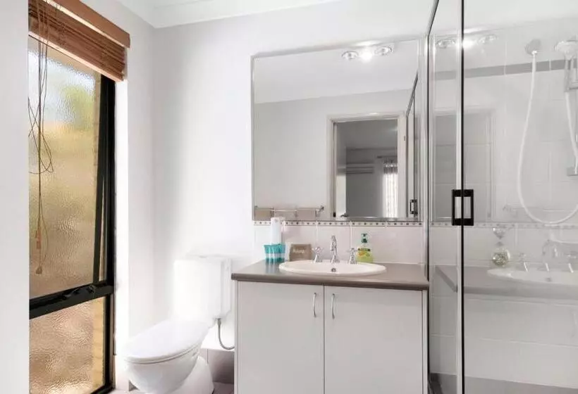 Baudins Of Busselton Bed And Breakfast   Adults Only
