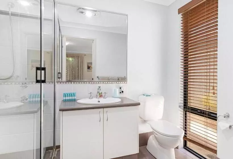 Baudins Of Busselton Bed And Breakfast   Adults Only
