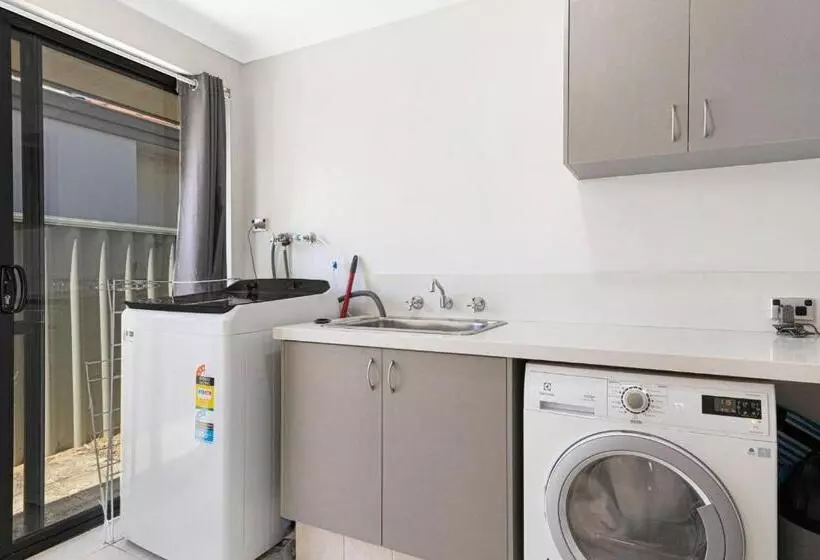 Baudins Of Busselton Bed And Breakfast   Adults Only