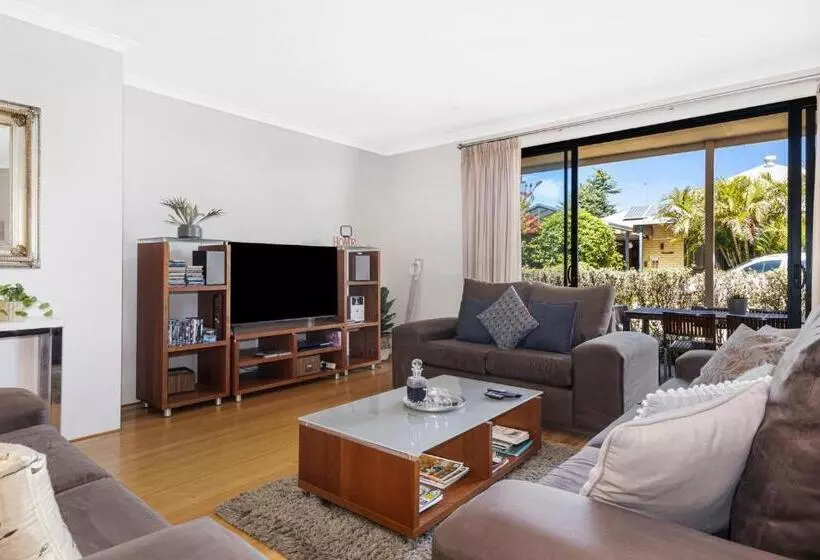 Baudins Of Busselton Bed And Breakfast   Adults Only