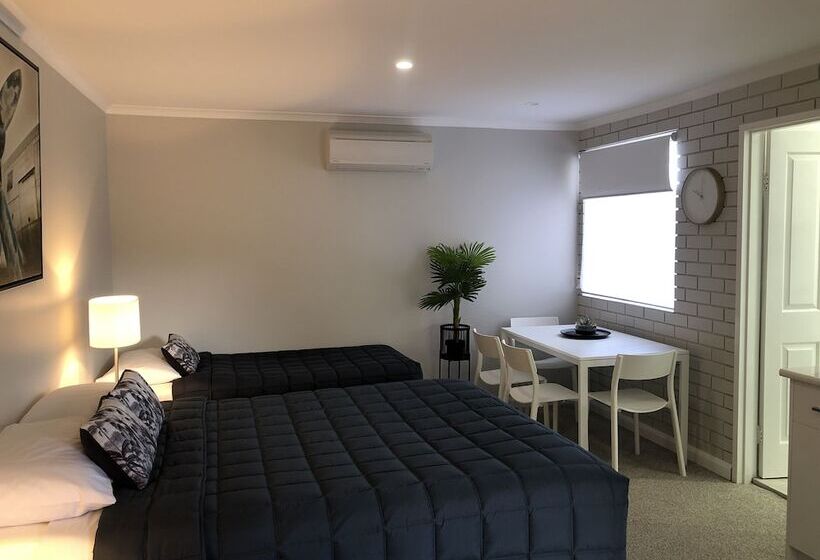 Estelle Kramer Motel