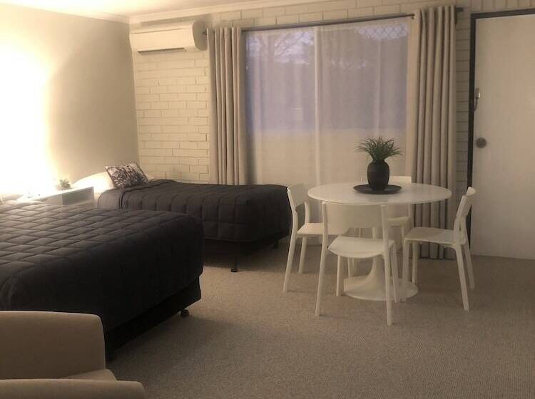 Estelle Kramer Motel