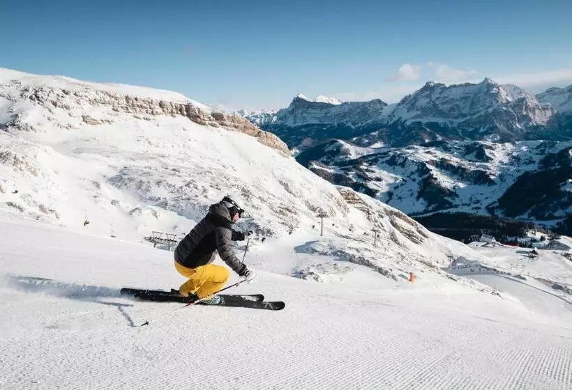 ホテル Des Alpes