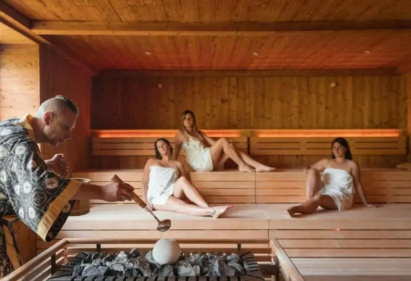 Hotelli Moseralm Dolomiti Spa Resort