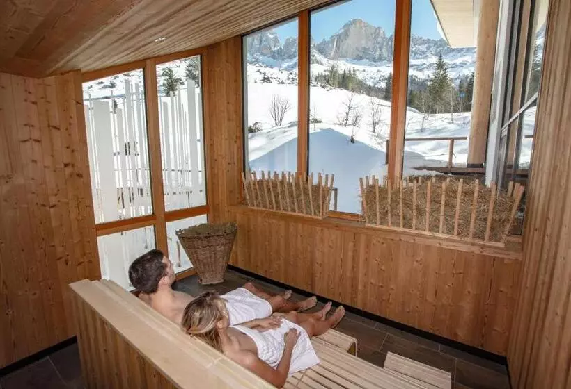 Hotelli Moseralm Dolomiti Spa Resort
