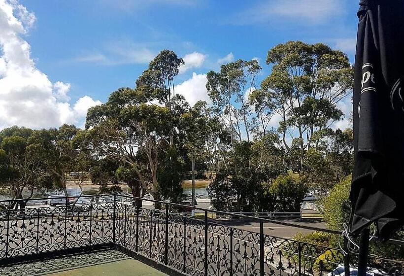 The Wharf Hotel Wynyard