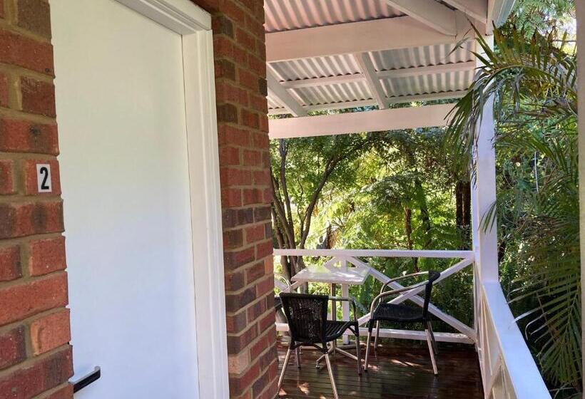 Edge Of The Forest Motel