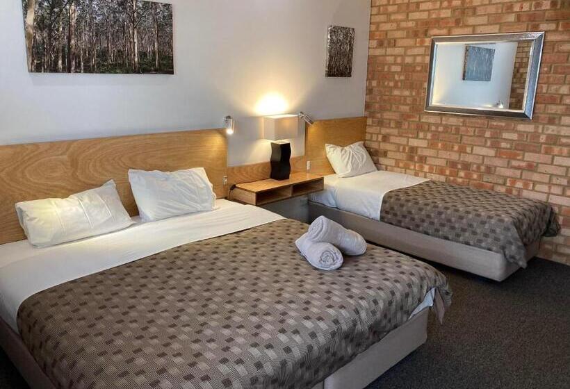 Edge Of The Forest Motel