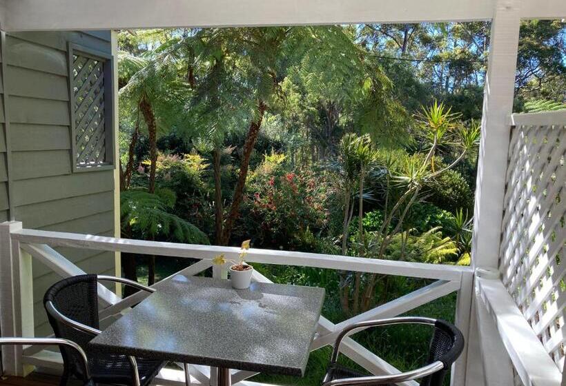 Edge Of The Forest Motel