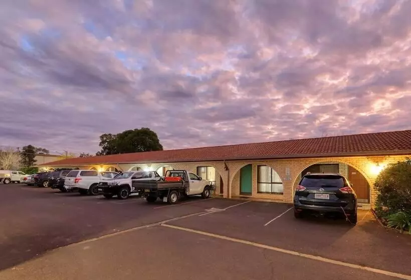 モーテル Forest Lodge Motor Inn & Restaurant