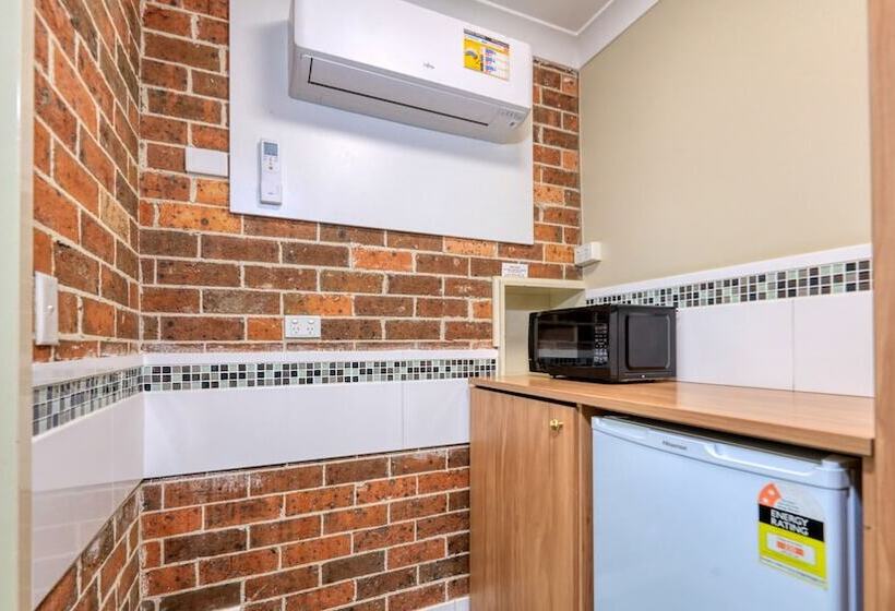 מוטל Forest Lodge Motor Inn & Restaurant