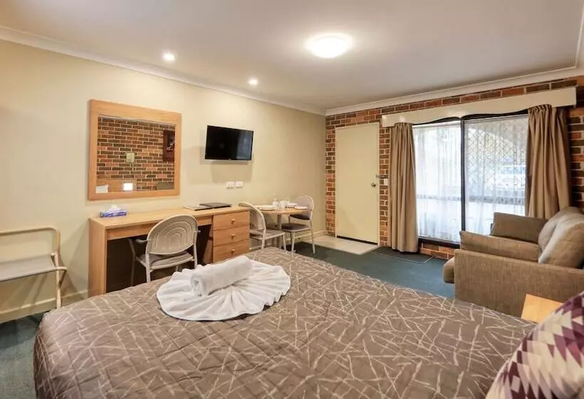 モーテル Forest Lodge Motor Inn & Restaurant