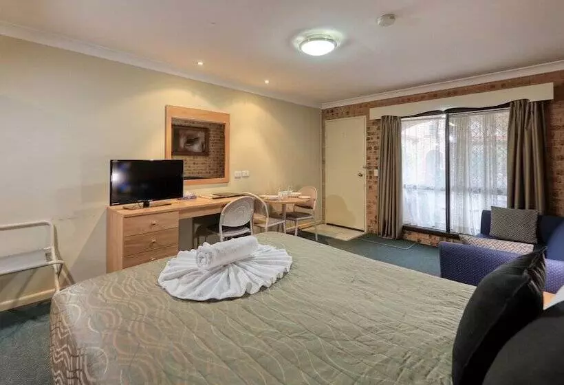 モーテル Forest Lodge Motor Inn & Restaurant