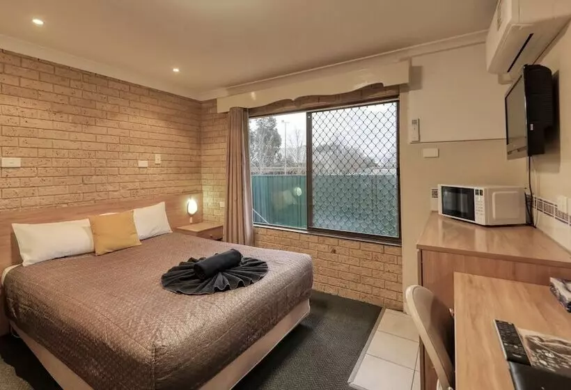 モーテル Forest Lodge Motor Inn & Restaurant