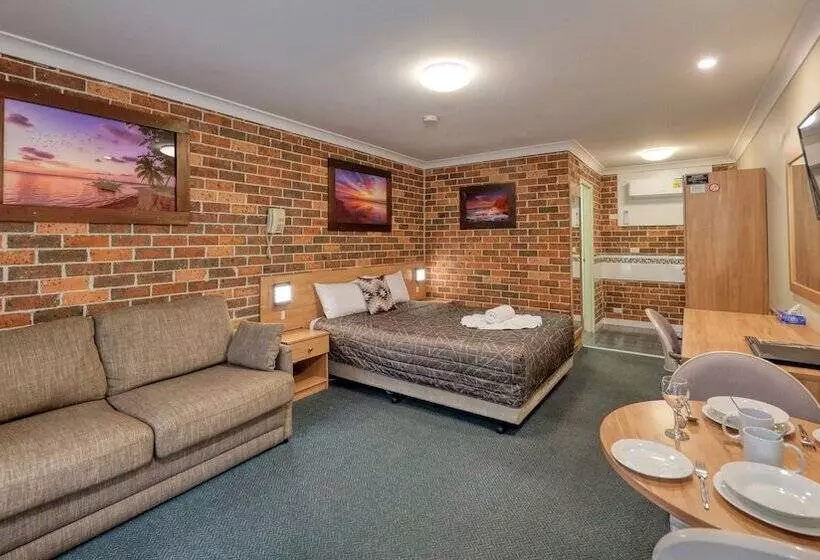 モーテル Forest Lodge Motor Inn & Restaurant