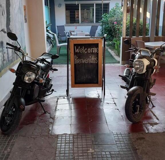 پانسیون Hostal Casa 25